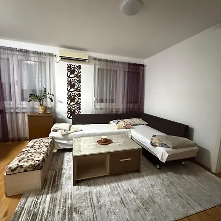 Feel At Home, Aerodrom Daire